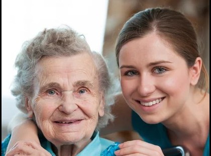 Amikor idős édesanyámat magamhoz vettem, azt hittem, nehéz lesz – de végül ő változtatta meg az életemet. ❤️?