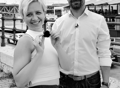 Gyász: feketébe öltözött Vona Gábor közösségi oldala. Egy fotóval tudatták a szörnyű hírt...