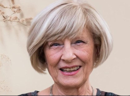 Végre friss fotókon az idén 80 éves Kudlik Júlia! A legendás tévés remekül mutat a címlapon