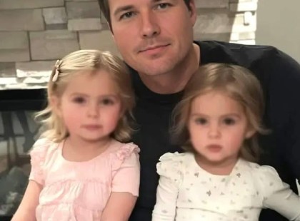 Két lány egyedülálló apukája felébred, hogy reggelit készítsen a lányainak, de már valaki megfőzte azt