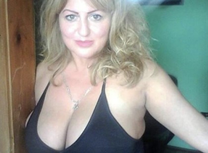 Az utóbbi időben egyre inkább azt érzem, hogy a lányom és a vejem idősebb nőként tekintenek rám. Nem mintha panaszkodnék, de furcsállom, hogy két napja kaptam meg a 46-osomat. Megünnepeltem a születésnapomat, és úgy döntöttem, hogy a barátaimmal töltöm egy hangulatos étteremben. Tényleg csodálatos volt! Este otthon főztem vacsorát, és meghívtam a lányomat és a vejemet. Amikor megérkeztek, a menyem adott egy gyönyörű rózsacsokrot, a lányom pedig egy borítékot adott át nekem. Néztem a mosolyát, de valahogy éreztem, hogy van benne valami szokatlan. Amikor megláttam, mi történik, teljesen ledöbbentem. Most már nem is akarok beszélni a lányommal Ő volt a borítékban ??A teljes történetem a linken a kommentekben ⬇️⬇️.