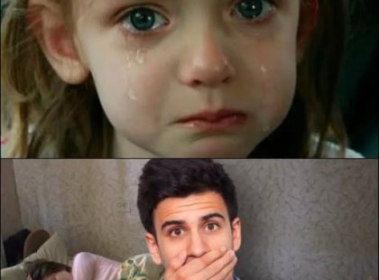 ?„Klára Néni, segítsen! Anyukám már három napja alszik, és furcsa szag van a lakásban…” – zokogott Marika a szomszéd ajtaja előtt hajnalban…?
Ötévesen még alig tudott egyedül cipőt kötni, de három teljes napig próbálta életben tartani magát – egyedül. Anyukája, Anna, aki egyedül nevelte őt és fáradhatatlanul dolgozott a közeli kisboltban, már nem ébredt fel. Marika pedig azt hitte, csak nagyon fáradt, és nem szabad felébreszteni...
Amíg anya „aludt”, ő megette a maradék virslit a hűtőből, a babájával beszélgetett, és várta, hogy újra mosolyogjon az, aki már soha többé nem fog. A kislány három napot töltött az édesanyja holtteste mellett, mire végül kopogtatott a szomszédhoz – Lajos bácsihoz és Klára Nénihez, akikben még bízni tudott.
És amit az idős szomszéd a kanapén látott, az örökre beleégett a lelkébe…
A folytatás a kép alatti első hozzászólásban olvasható! ? ??