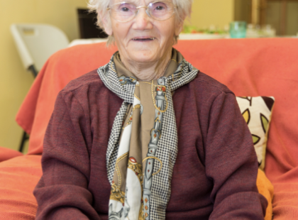 ? A kapzsi unoka becsapta a nagymamáját, hogy megszerezze a pénzét – de a nagyi egy borítékkal vágott vissza, amitől a fiú élete darabokra hullott… ?