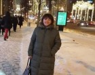 „Már tíz éve élek és dolgozom külföldön. Őszintén mondom: elfáradtam. Egyetlen álmom maradt – hazamenni.”

Én Éva vagyok, egy kis borsodi faluból. Amikor a férjem meghalt, és a két fiam jövője a tétre került, nem volt választásom: Angliába jöttem dolgozni. Minden keresetemet hazaküldtem – házra, iskolára, gyerekeim életére. Én meg... csak túléltem.

Most, tíz év után, először mertem kimondani nekik, hogy hazajönnék.
A válaszuk… összetörte a szívemet.

👉 A teljes történetem az első kommentben. Kérlek, olvasd el, és írd meg: te mit tennél a helyemben? 👇💔