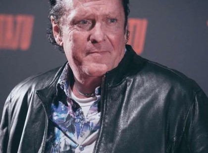 A csodálatos fiam, életem fénye, úgy döntött, hogy ma véget vet földi küzdelmének, és most már Istennel van. Nyugodjék békében, és senki se kövesse példáját.