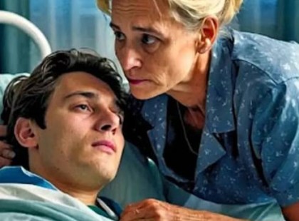 Az anyja húsz éven át adott neki gyógyszert... de amikor furcsa gyanúja támadt, rejtett kamerát szerelt a konyhába – és amit meglátott, attól MEGBÉNULT A LÉLEGZETE… ???