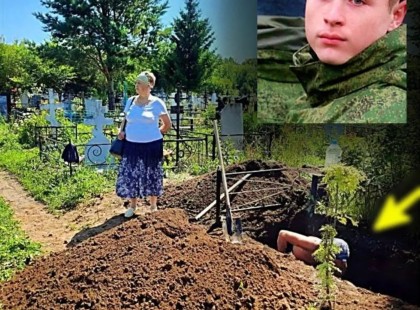 „ANYA, A FÖLD ALATT VAGYOK!” – Suttogta álmában a halottnak hitt fia. „ÉLEK – SEGÍTS!”

Zoltán gyerekkora óta rendőr szeretett volna lenni. Mint sok srác a '80-as évek végén, ő is egyenruháról álmodott. Anyja, Farkas Julianna mindig támogatta őt – de valahol mélyen félt attól, hogy fia apja sorsára jut: Zoltán édesapját ugyanis szolgálat közben, egy bevetésen lőtték le.

Mikor Zoltán jelentkezett az akadémiára, minden remekül indult – egészen az orvosi vizsgálatig. Váratlanul magas vérnyomást és szívproblémákat mutattak ki nála. Egész életében egészséges volt, de most egyik vizsgálat követte a másikat... míg végül kicsúszott az időből: a felvételi határidő lejárt.

Julianna csak annyit mondott:
– Semmi baj, fiam, jövőre úgyis bekerülsz!

De a sors mást tervezett. Zoltán télen behívót kapott a hadseregbe. Bár a tanulmányokra alkalmatlannak nyilvánították, katonának bevitték – és kiképzésre küldték, méghozzá páncélos egységekhez, Kijevbe. Julianna kicsit megnyugodott: legalább messze lesz a Donbaszi frontról.

Aztán jött az első üzenet. Zoltán hangja furcsa volt. Mintha már nem is Kijevben lenne. A következő hír: áthelyezték a frontra. A nő összeroppant, mikor a katonai parancsnokságon végre, nagy nehezen elismerték, hogy a fia eltűnt egy harci bevetés során.

– Valószínűleg elesett. Nem találtuk meg a testét – mondták.

Julianna zokogva jött ki az irodából, és összeesett a buszmegálló mellett. Elájult. A fájdalom felemésztette. De egy éjjel történt valami, amitől az egész történet más irányt vett.

Álmában Zoltán megjelent előtte, és ezt mondta:

– Anya… a föld alatt vagyok. Élek. Segíts!

? A teljes történet elérhető a hozzászólásokban. Olyan fordulat vár rád, amit nem fogsz elfelejteni… ?