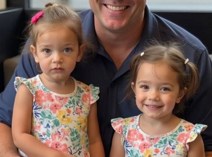 KÉT KICSILÁNY EGYEDÜLI APJA VAGYOK. EGY REGGEL FELKELTEM, HOGY REGGELIT KÉSZÍTSEK NEKIK – ÉS MÁR OTT VOLT AZ ASZTALON...