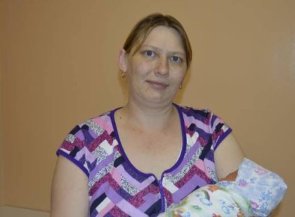 48 éves voltam, és azt hittem, klimaxolok. Minden tünet erre utalt. Elmentem orvoshoz, és ott hallottam az elképesztő hírt: a második hónapban jártam! A férjem nyugodtan reagált. Azt mondta: „Ha Isten megadta az erőt, hogy kihordd ezt a gyermeket, akkor ennek a gyermeknek meg kell születnie.” De az ismerősöktől és a barátoktól nem kaptam hasonló támogatást. A legnehezebb viszont az volt, amit a saját fiaimtól hallottam.? Olvasd el a történetét és adj neki tanácsot – a folytatás az első kommentben!