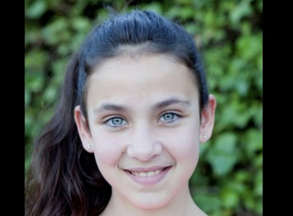 Meghalt a 13 éves Laura, aki mobilozás közben a vízbe ejtette a telefonját, és halálos áramütést szenvedett.