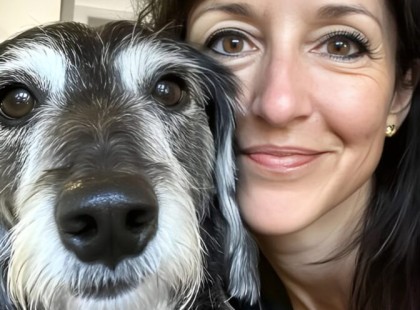 Egy öreg, beteg kutyát fogadtam örökbe, akinek alig volt hátra pár hete – a férjem pedig ultimátumot adott: VAGY A KUTYA, VAGY ÉN!” ??