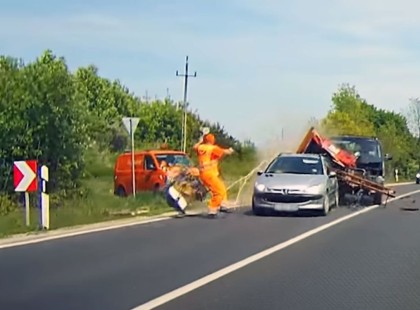 Halálos gázolás a 26-os főúton: elütötték a Magyar Közút két munkatársát – egyikük életét vesztette