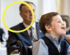 A pincérnő MEGETETTE a sérült kisfiút – de NEM TUDTA, hogy VALAKI figyeli! 😮😮😮