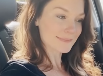 Terhes taxisofőr viszi be a hajléktalant a kórházba – másnap reggel fekete SUV-k konvoja áll meg az ablaka alatt