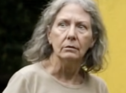 A szomszédasszonyom mindent lemásolt, amit csináltam – de amikor rákérdeztem, levelek tucatjait nyomta a kezembe… és az életem darabokra hullott