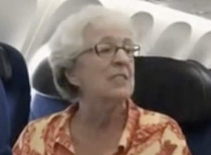 Üzleti osztályon megalázták az idős nőt – a pilóta leszálláskor mindenkit meglepett