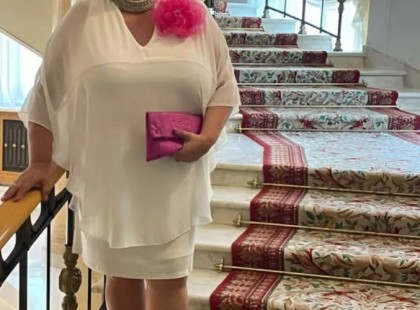 A nyakamon élsz, mégis követelőzöl! Oda jöttél, ahol már minden készen volt, elcsábítottad a fiamat, és most úgy irányítod, ahogy csak akarod!