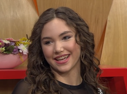 Kóbor János lánya berobbant a zenei életbe – Hallgasd meg Kóbor Léna merész debütáló dalát – ilyen klipet ritkán látni!