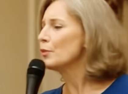 A fiatalember a saját esküvőjén nevezte anyját „börtönviselt csórónak”, és ki akarta tessékelni. De amit az asszony ezután tett, az az egész vendégsereget megrendítette..