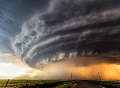 18 megyére adtak ki riasztást !Hatalmas égszakadás jön !2 cm-es jégdarabokra hívja fel a figyelmet a meteorológiai szolgálat, amihez 90-1000 km/órás szél társul !