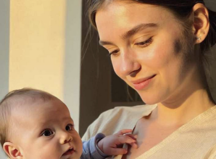 Örökbe fogadtam a csecsemőt, akit a szomszédnőm háza előtt találtam — 13 év múlva megjelent nálam a gyermeke apja