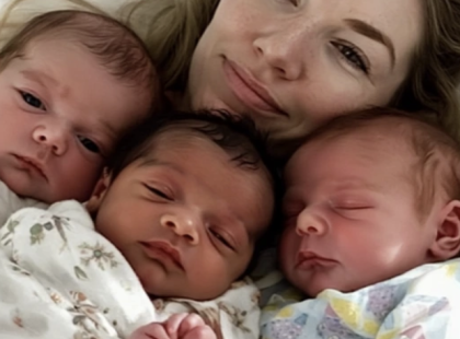 A férjem azt mondta, hagyjuk a hármasikreinket a kórházban, amikor először meglátta őketA férjemmel, Tamással évek óta próbáltunk gyermeket vállalni. Amikor megtudtuk, hogy hármasikreink lesznek, el sem tudtam hinni a boldogságot. Tamás végig mellettem állt a terhesség alatt, és alig vártuk, hogy a lányaink megszülessenek.Amikor végre megszülettek Zsófi, Lili és Anna, úgy éreztem, a világ legboldogabb embere vagyok. Tamás azt ígérte, másnap értünk jön, hogy együtt vihessük haza őket.A kórházi szobában vártam rá, de amikor belépett, valami nem stimmelt. Az arca sápadt volt, a tekintete idegesen cikázott a szobában. Alig nézett a babákra, majd felém fordult.„Nem tudom, hogyan mondjam el...” kezdte, majd nagyot nyelt. „De talán az lenne a legjobb, ha… itt hagynánk őket a kórházban.”Ledermedtem, a szavai villámcsapásként értek. „Mi... miről beszélsz, Tamás? Ők a mi lányaink!”Ekkor Tamás lesütötte a szemét, és halkan folytatta: „Az anyám miatt...” ⬇️⬇️? ⬇️ A teljes történet megható fordulatokat tartogat, amit az olvasók a kommentekben találhatnak meg!