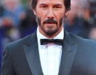 400 millió dolláros vagyon ide vagy oda, a barátnője nem egy hollywoodi díva… hanem egy ősz hajú, „szürke rút kiskacsa”! 😮 A „Mátrix” legendás főhőse kéz a kézben jelent meg párjával, és ezzel szó szerint letaglózta a rajongókat. Sokan úgy tartják, hogy ő a legemberibb szupersztár – és ez most is bebizonyosodott! ⚠️ Készülj fel, mert amit a kommentek között látsz majd a barátnőjéről, az garantáltan meglep! 👇