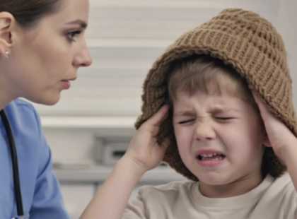 40 napja nem vette le a téli sapkát a nyári kánikulában – amikor levettük, mindannyian elnémultunk...