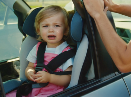 Betörte az ablakot, hogy megmentsen egy gyereket – az anyja pedig rendőrt hívott rá…