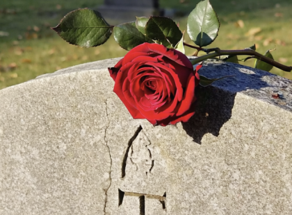 Az anyjuk temetésére érkeztek, de a koporsóban valami mozdult… Aztán jött a hidegzuhany