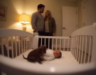 „Az orvosok azt mondták, hogy a kisfiuk sosem fog mozogni – a szülők pedig lassan elvesztették a reményt. Aztán egy apró golden retriever olyan dolgot tett, amit senki sem tudott megmagyarázni… 😳🐶💛”