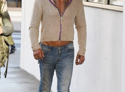 Hollywood egykori szívtiprója felismerhetetlenül megváltozott – rájössz, ki az, aki egykor milliók szívét rabolta el? ??