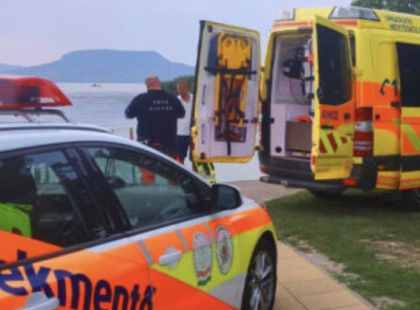 Elhunyt egy fürdőző a Balatonnál