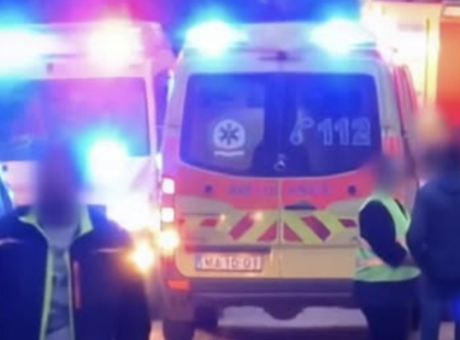 Halálos baleset Magyarországon: kisbusz és autó ütközött, két ember meghalt, kilencen megsérültek!Az érintett szakaszt teljes szélességében lezárták