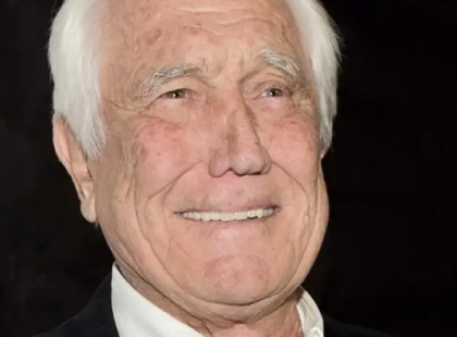 Egyszer ő volt a legfiatalabb színész, aki magára ölthette a legendás szmokingot, és meghódította a világot, mint a ’6️⃣0️⃣-as évek legnagyobb szívtiprója.