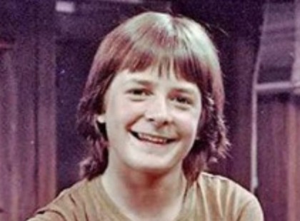 Korán világhírű sztárrá vált, de súlyosan és végzetesen megbetegedett” – Tudd meg, ki a fiú a képen!