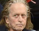 🤯💔 Hihetetlen, mennyit változott! A sármos filmcsillag, akinek egyetlen mosolya is nők millióit ejtette rabul, ma már szinte teljesen más embernek tűnik 👀👴. 👉 Te ráismersz? Nézd meg a képeket az első kommentben! ⬇️⬇️⬇️