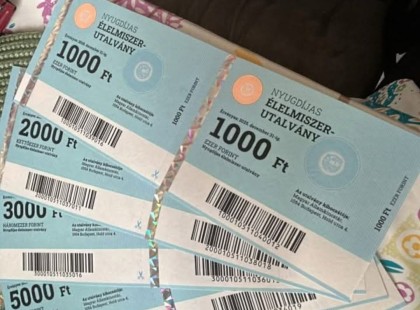 Ma megkaptam a kormány ajándékát. a 30 ropit erzsin... Köszönöm, de megfogtam az egészet, és úgy kib....