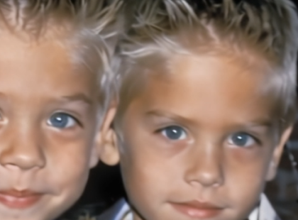 „Hihetetlen átalakulás!” ?? Ezeket az ikreket gyerekként mindenki rajongásig szerette, mostanra azonban teljesen más arcukat mutatják. ?? A tévés sikerek után eltűntek egy időre, de ma már újra reflektorfényben állnak – erősebben, mint valaha! ?? Kíváncsi vagy, hogyan festenek most? ???? Görgess lejjebb az első kommenthez, és nézd meg a legfrissebb fotóikat – garantáltan meg fogsz lepődni! ??⬇️⬇️⬇️