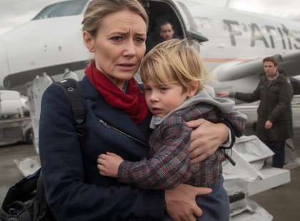 A légiutas-kísérő észrevette, hogy egy 10 éves kisfiú az ujjával furcsa jelet mutatott – pár perccel később a repülőgép vészleszállást hajtott végre! ??