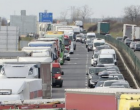 Óriási baleset az autópályán! Közel 5 km-es a torlódás.....,FÉL óra az átjutási idő.