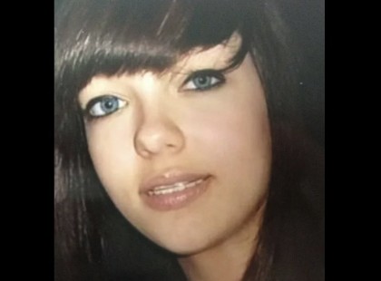 Csodaszép, életerős lány letaglózó hirtelenséggel elhunyt. Halálát olyasmi okozta, amit szinte mindenki csinál