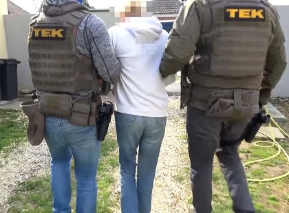 Döbbenet Türjén: saját gyermekeit kínozta és fogva tartotta egy anya, a TEK rohanta le a házat – videó is készült az akcióról