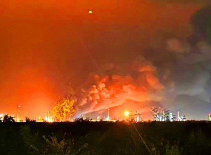 Lángba borult a százhalombattai finomító – hatalmas füst, éjjel dolgoztak a tűzoltók!