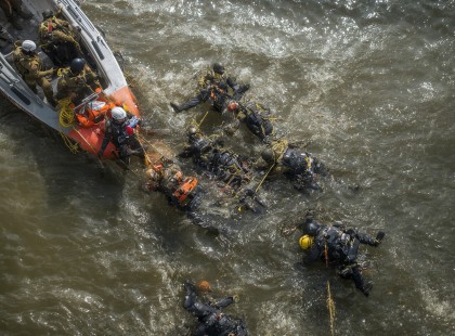 Halálos baleset!Óriási tragédia a Dunán: tizenegyen zuhantak a vízbe – egy ember meghalt, hármat még keresnek ?