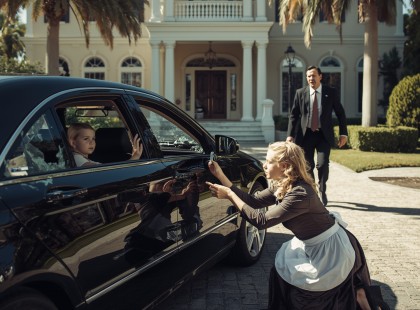 A milliomos család titka, amit a biztonsági kamera is felvett..