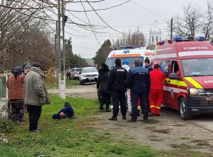 Tragédia a Hargita megyei Hidegségen: édesanyja gázolta halálra másfél éves kisfiát az udvaron ?