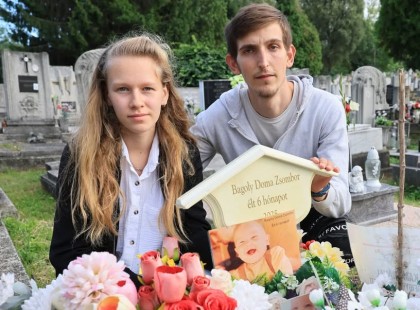 Először a 6 hónapos kisbabája hunyt el Dorkána, most pedig a férje is eltávozott. A legfájóbb, hogy közben kiderült, hogy újra várandós a 19 éves Varga Dorka...a legroszabb rész nem is ez, hanem...