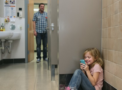 Suttogva hívta a 112-t: a rendőrök azt hitték, egyszerű riasztás… aztán kiderült, hogy egy rémálom kellős közepébe futottak!