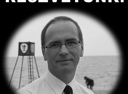 Meghalt Komáromi Ákos